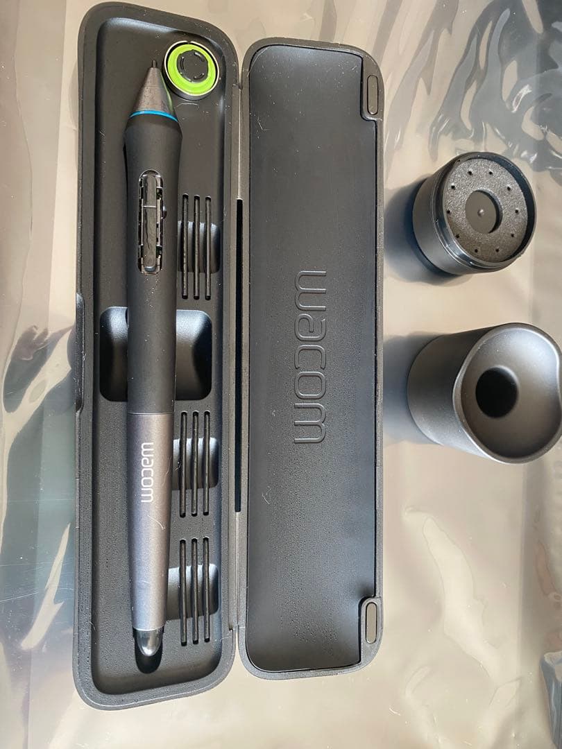 液タブ・ペンタブ Wacom Cintiq 13HD DTK-1301