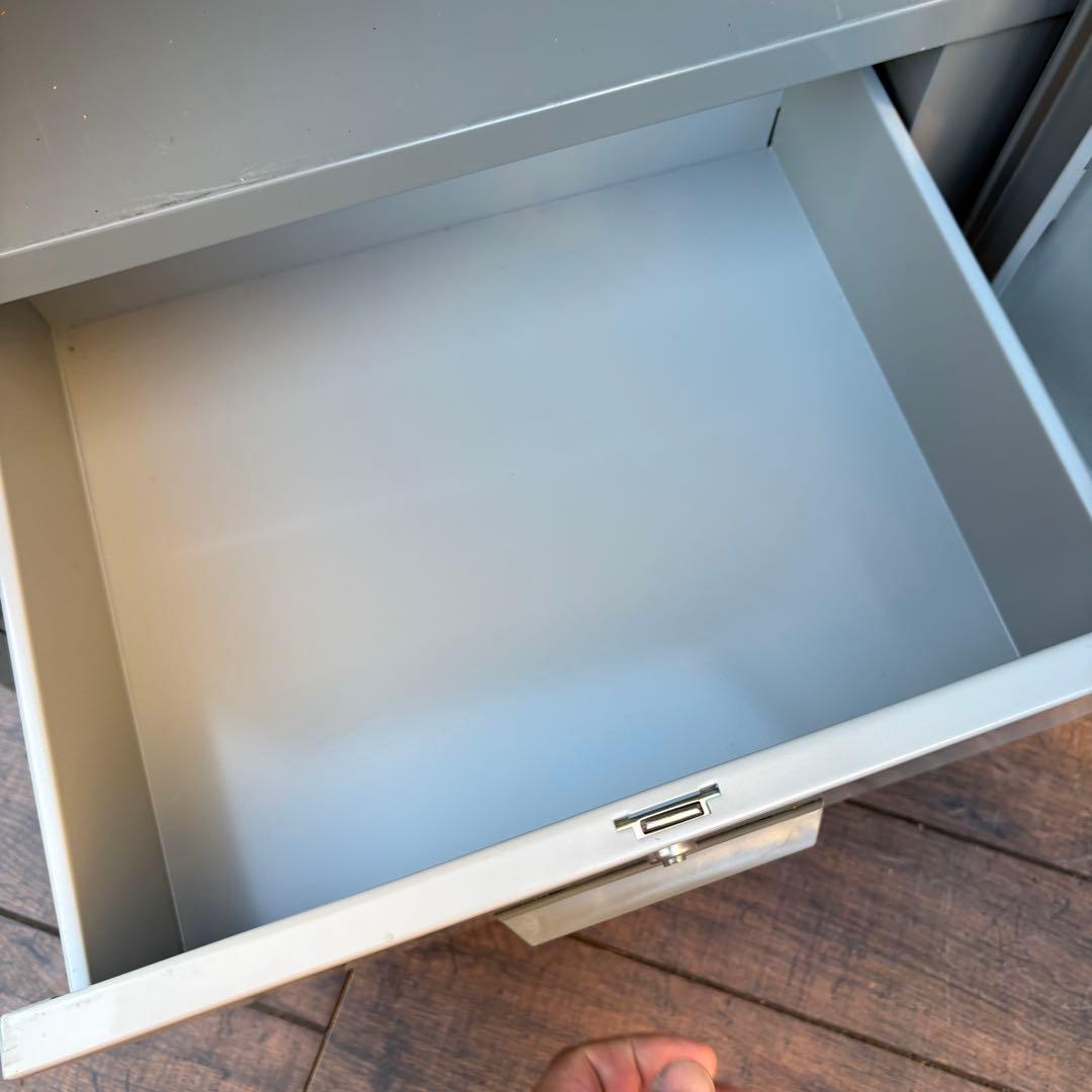 昭和レトロ コクヨ スチールキャビネット 鍵付き収納庫 引き出し付 書庫 グレー