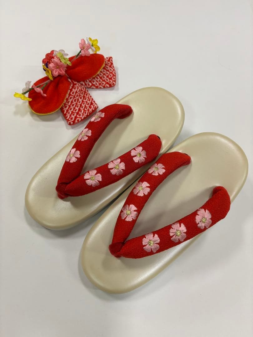 七五三　3歳女の子　着物・被布セット　赤とピンク　可愛い手鞠　桜　鹿子柄　新品