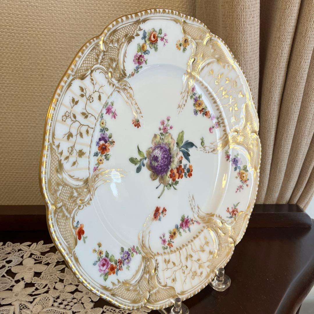 ベルリンKPM    アンティーク　麦わらギクのブーケ金彩プレート