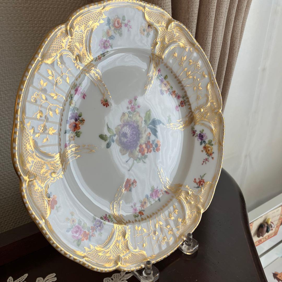 ベルリンKPM    アンティーク　麦わらギクのブーケ金彩プレート