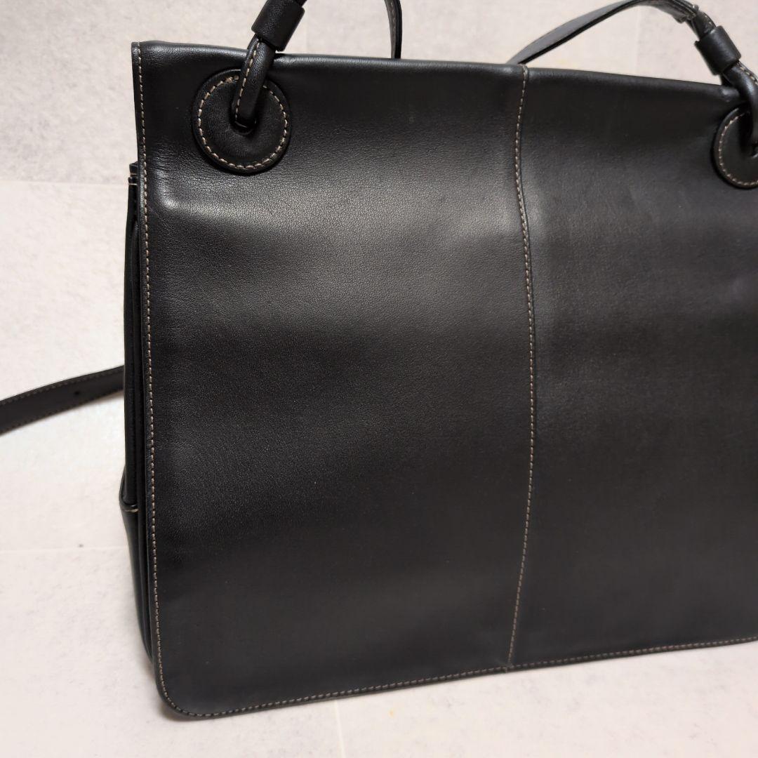 イッセイミヤケ ISSEY MIYAKE レザーショルダーバッグ 黒 本革