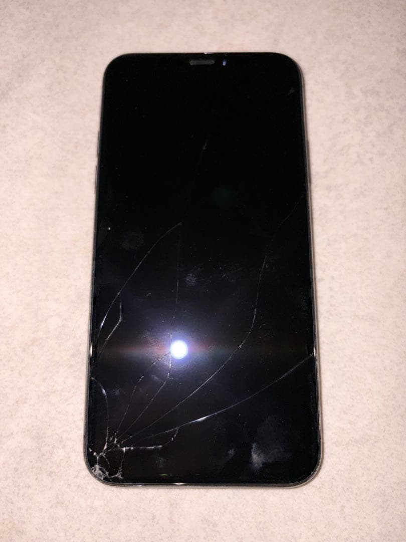 Apple iPhone XS スペースグレー 画面ひびあり