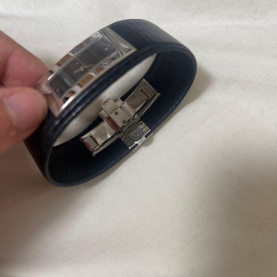 GUCCI ブラックレザーバングル時計