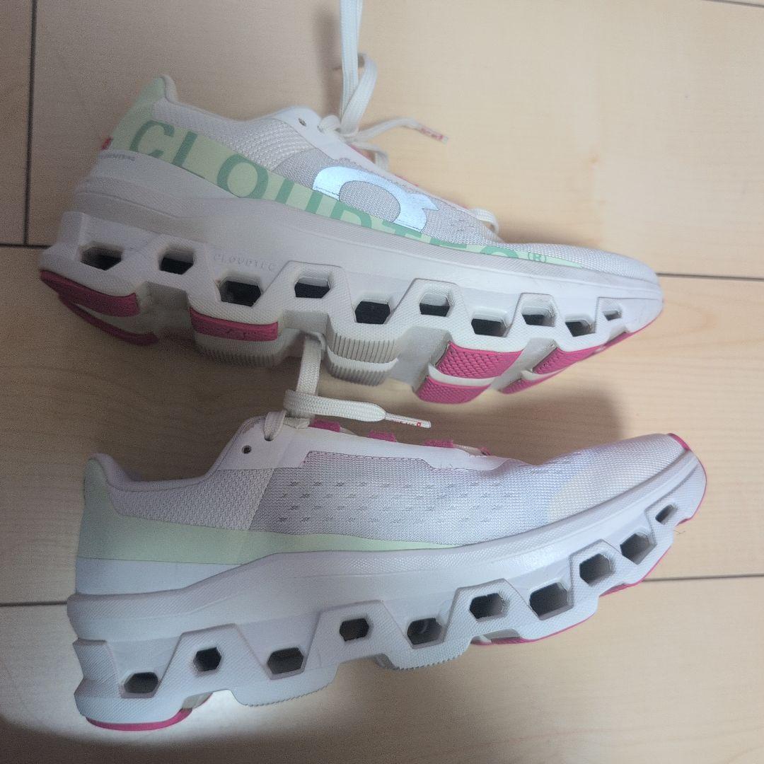 ON Cloud monster ランニングシューズ　23.5センチ