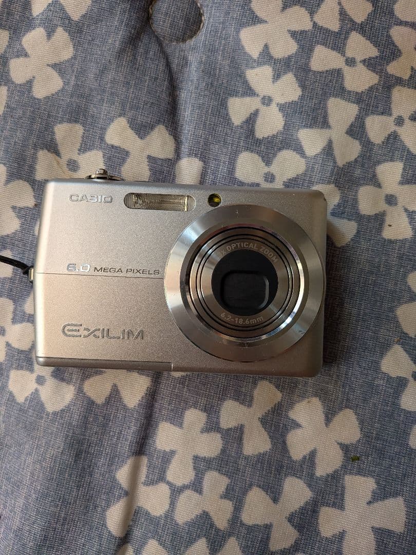 デジタルカメラ CASIO EXILIM EX-Z600