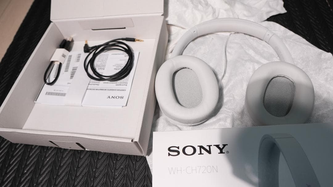 【未使用】SONY ワイヤレスノイズキャンセリングヘッドホン WH-CH720N