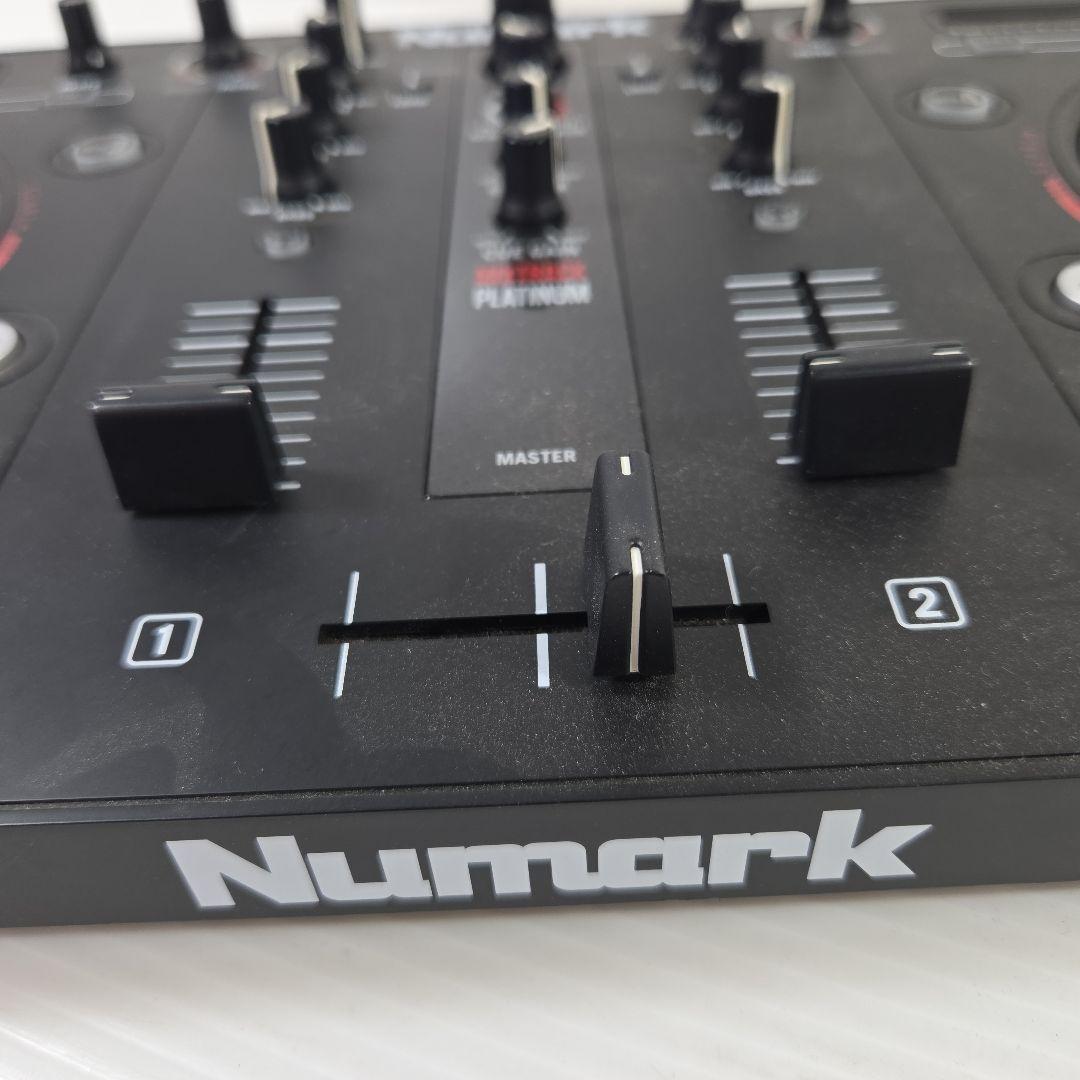 Numark Mixtrack Platinum 4デッキDJ