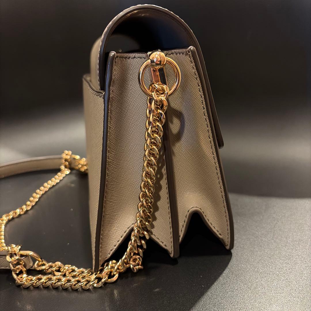 トリーバーチ　グレージュ　ショルダーバッグ　ゴールドチェーン