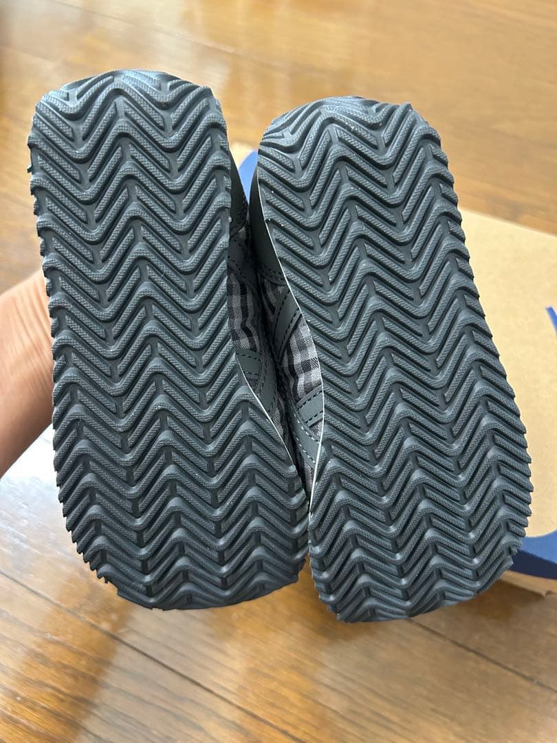 ファミリア　アシックススニーカー 16センチ