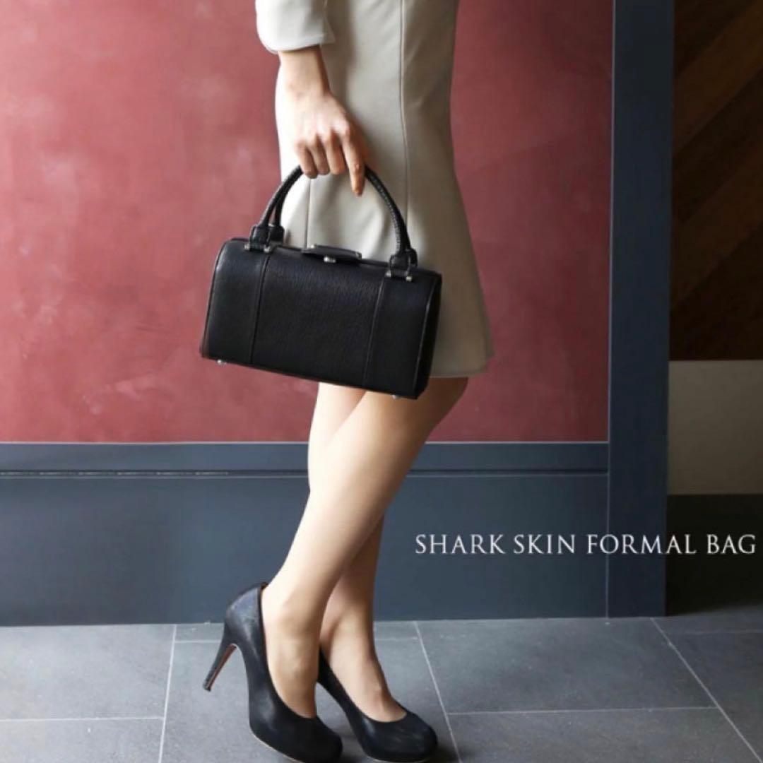 ☆極美品☆JRA認定　ハンドバッグ　シャークスキン　フォーマル　ボックス　黒