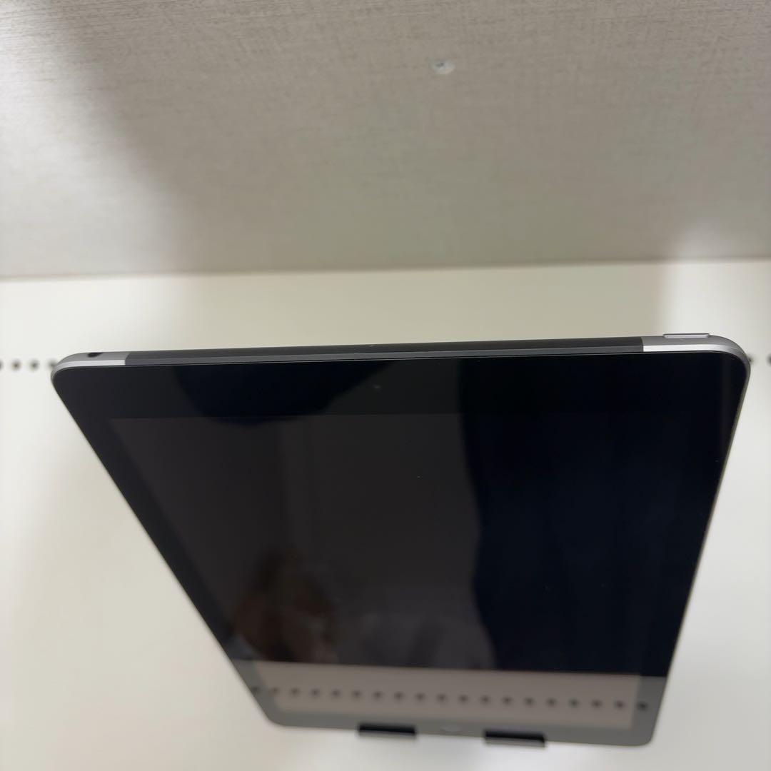 早い者勝ち　iPad 第5世代　32GB Cellular