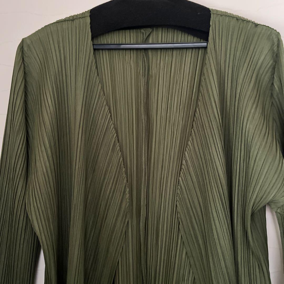 プリーツプリーズ　オリーブグリーン プリーツ 長袖カーディガン