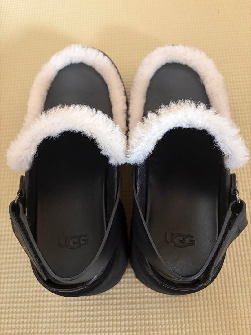 UGGアグ　Esmee Leather Clog