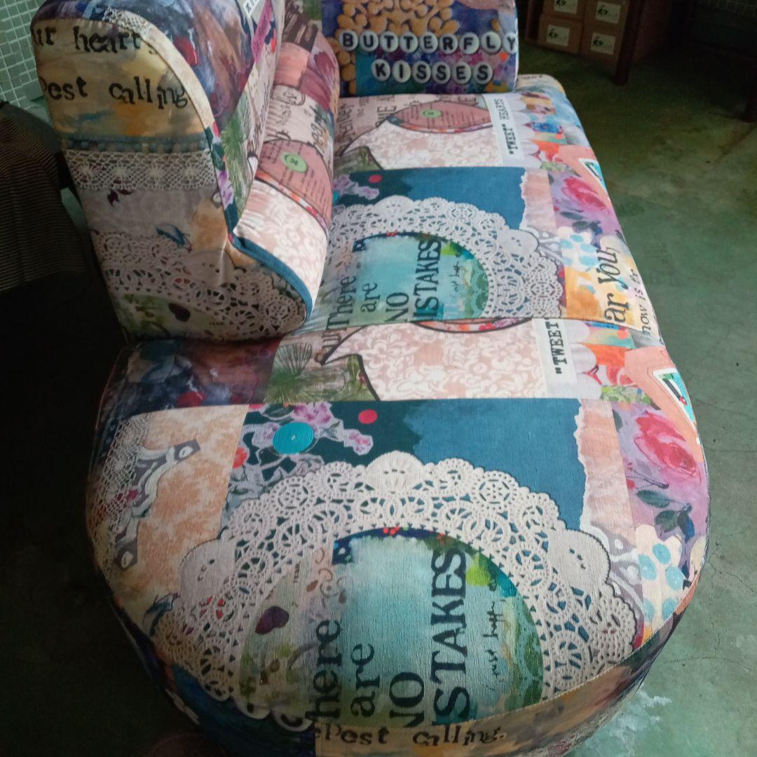 斬新カラフルポップ　パッチワーク柄　カウチソファー　共布クッション付き