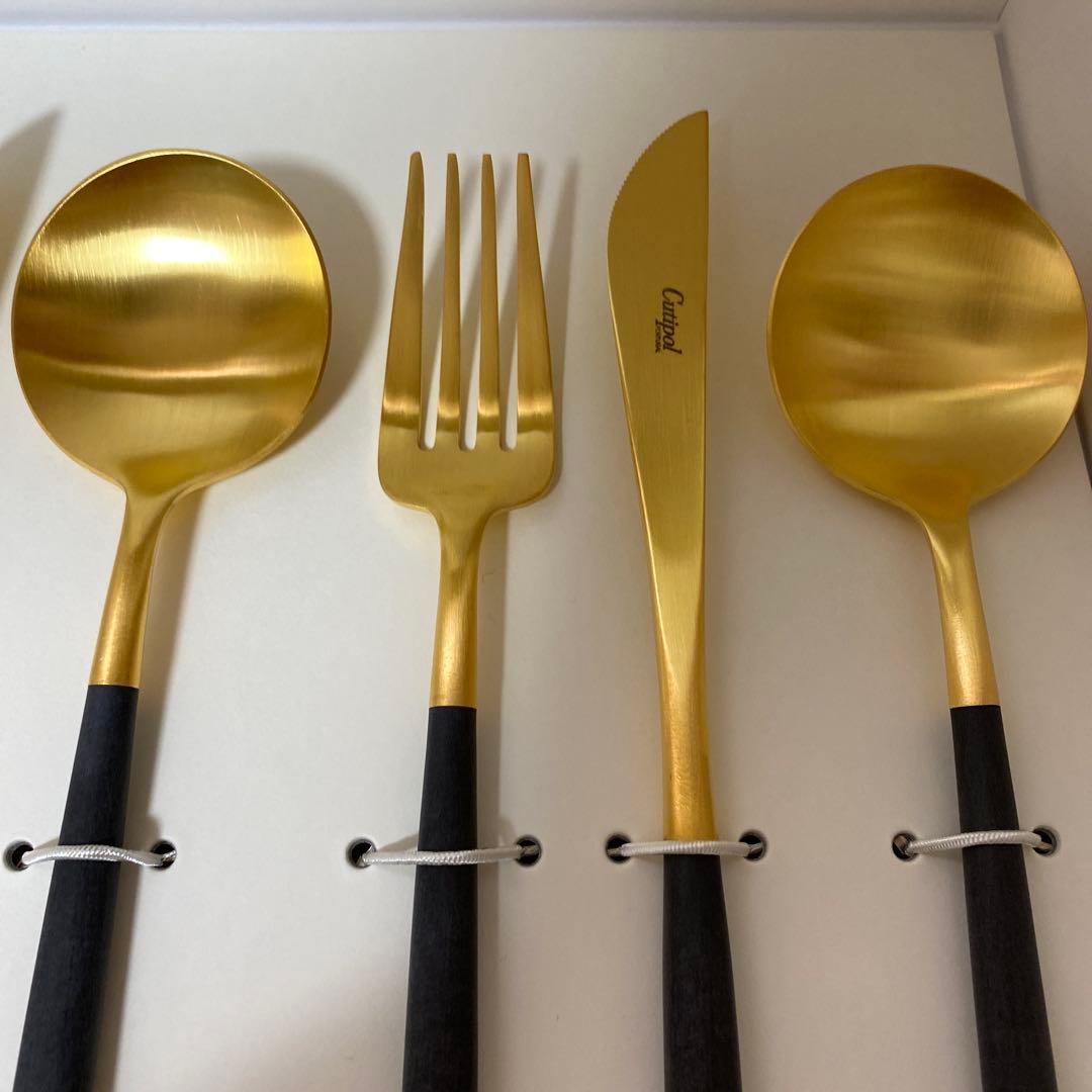 みり　　　　　　　　　　　正規品　Cutipol のカトラリー