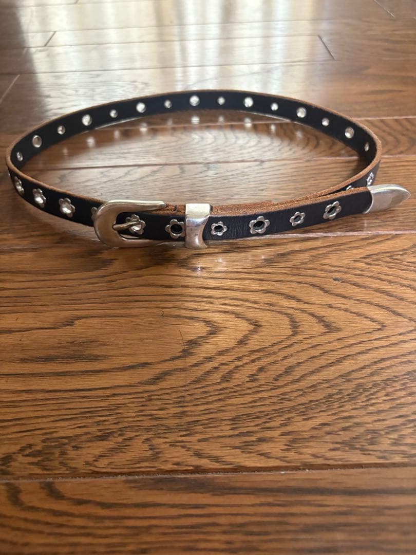 小物 OUR LEGACY BELT 2CM FLOWERS ON BLACK