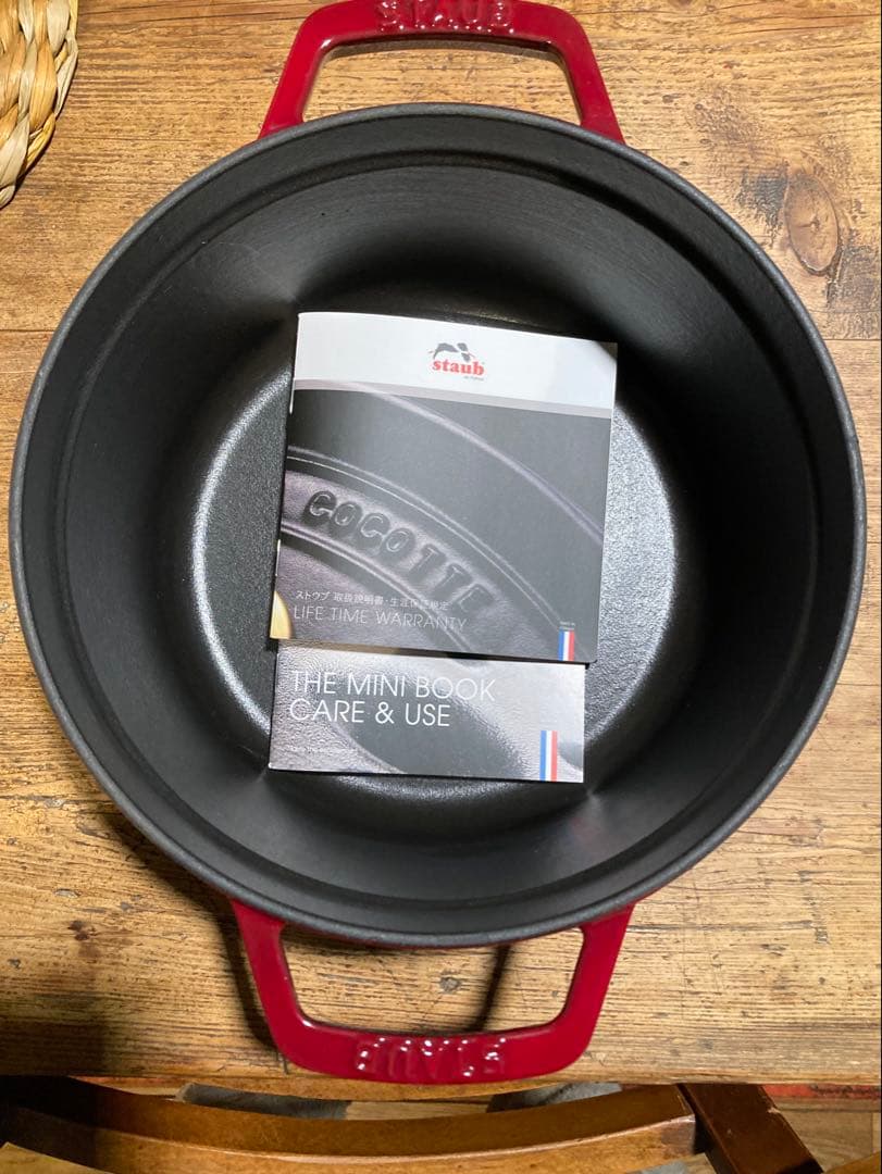 Staubストウブ　ピコココットラウンド　22cm 限定色ボルドーシリアル番号入