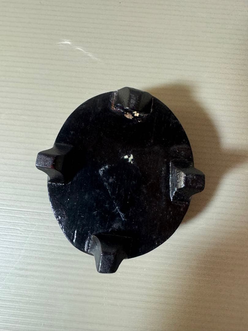 2732根付　獅子 置物 台座付き　細密彫刻 時代 彫刻極細工 古美術品 骨董品