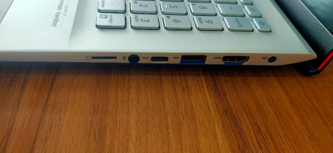 ASUS Vivobook 15.6型　ノートPC 本体　※説明必読