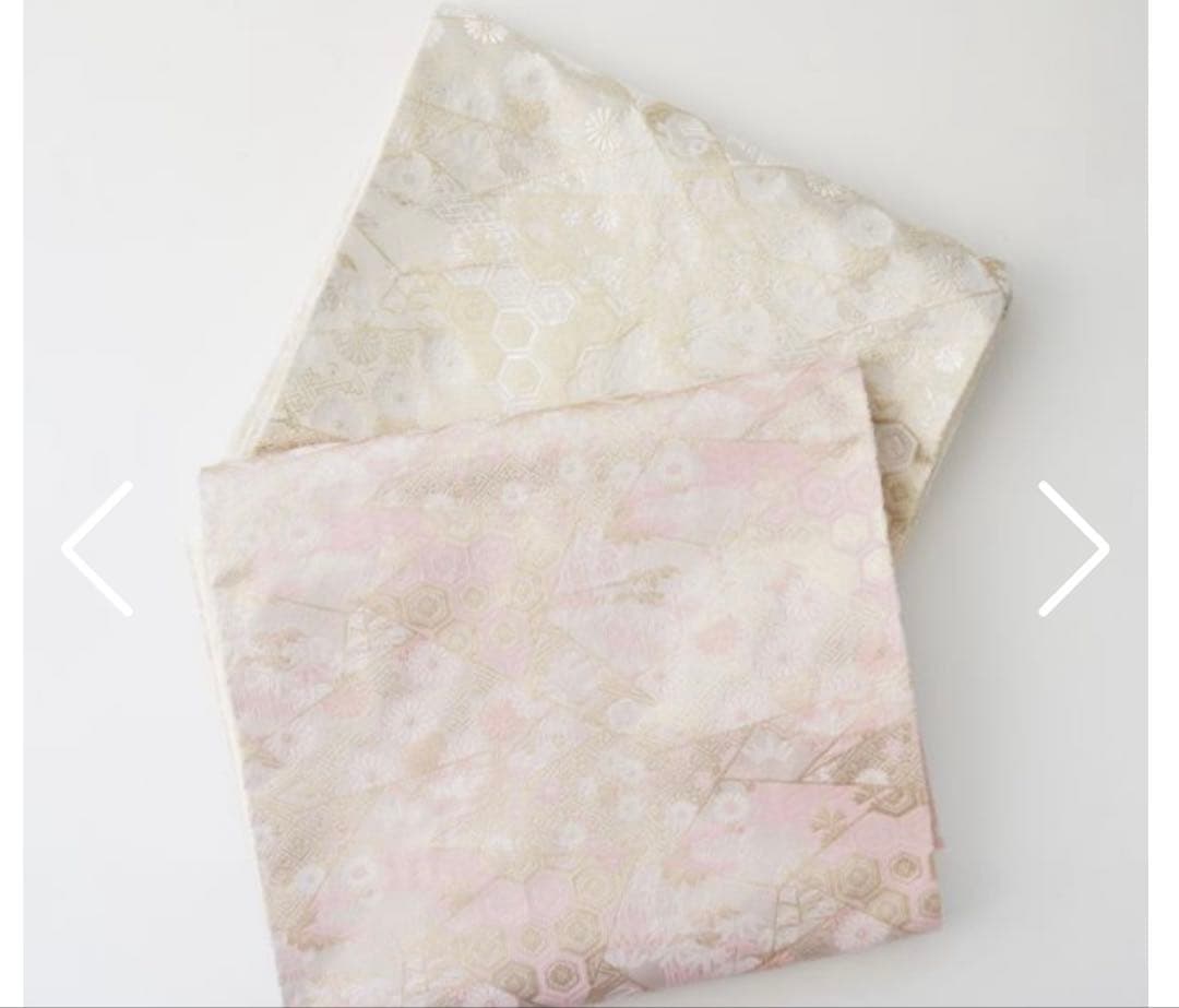 西陣織　菊と亀甲花菱紋　シャンパンゴールド×ピンクテーブルランナー　辻元舞さん