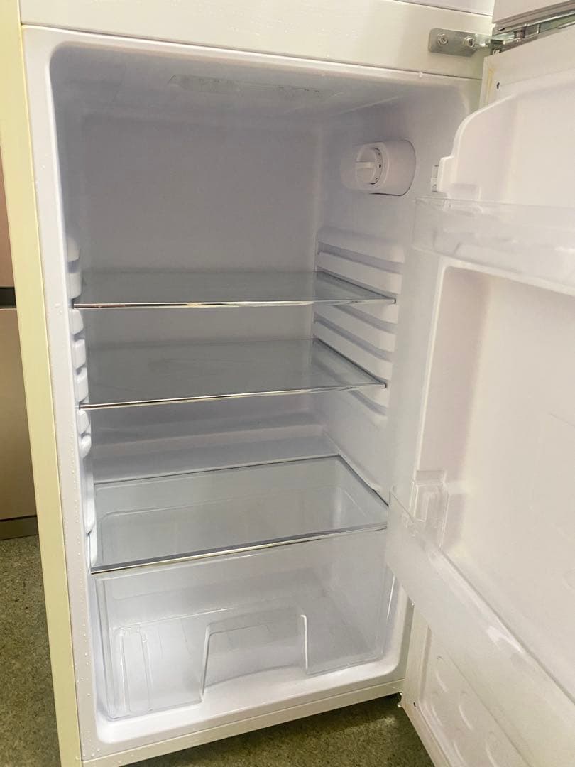 近隣地域限定　送料無料❗️ レトロ調　ノンフロン冷凍冷蔵庫