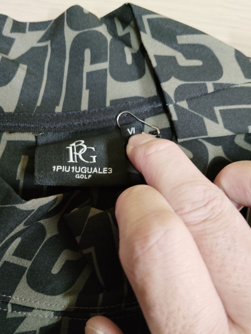u*8様 未使用1PIU1UGUALE3 GOLF カーキゴルフモックネックシャ
