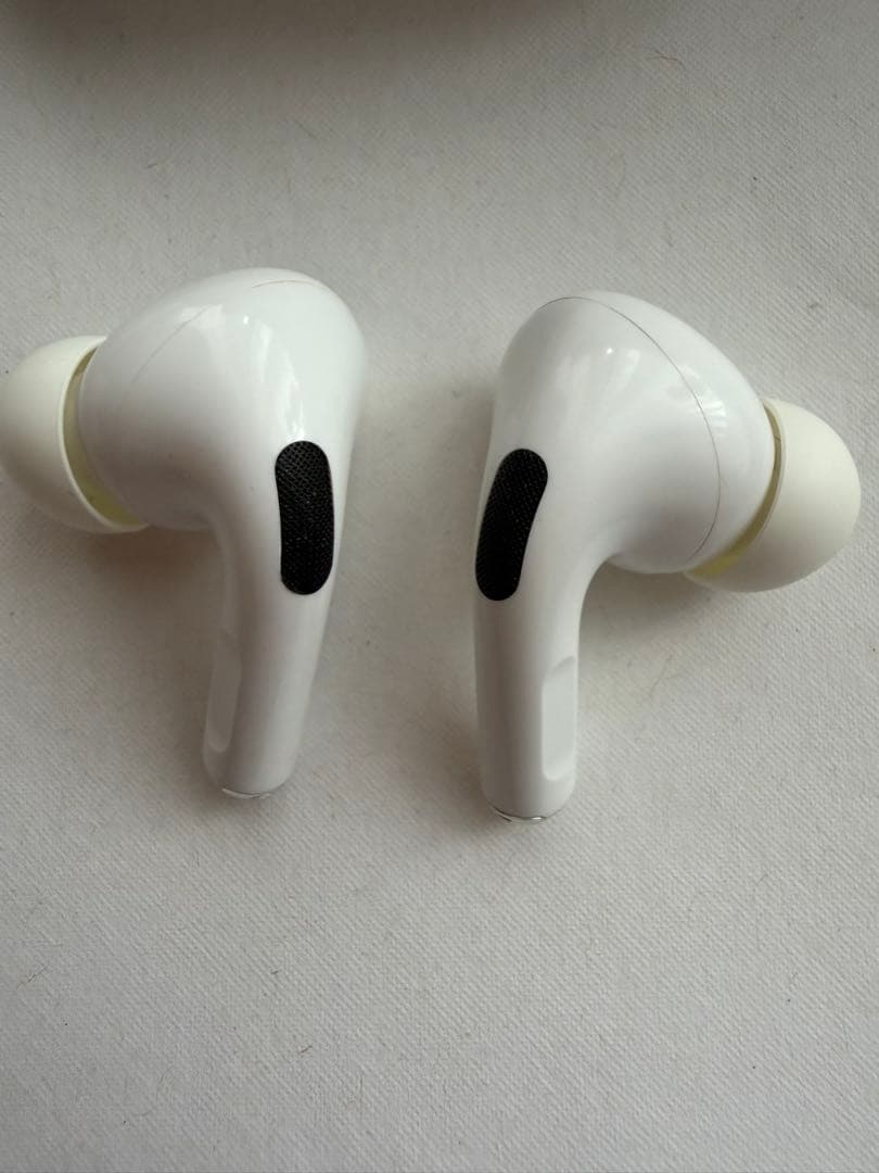 Apple AirPods Pro（第1世代）です。