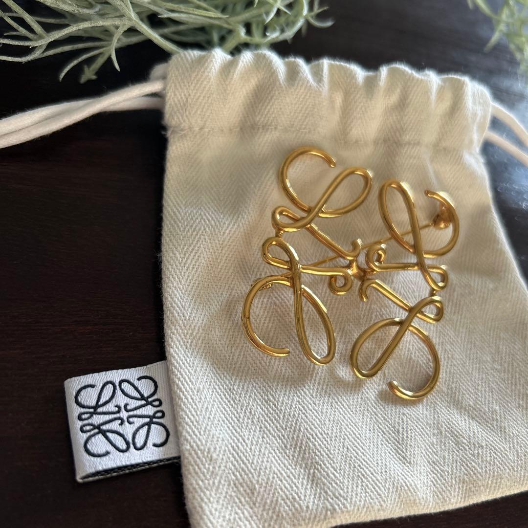 美品⭐︎LOEWE ロエベ アナグラム ゴールド ブローチ