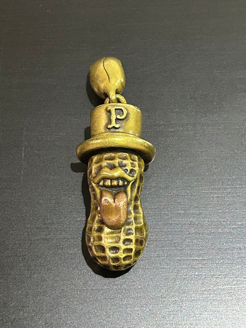 ピーナッツ&カンパニー　ヤチマタ　ベロピーナッツキーホルダー