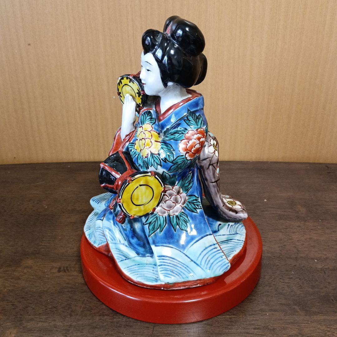 鼓を打つ舞妓さん　九谷焼　陶磁器 置物