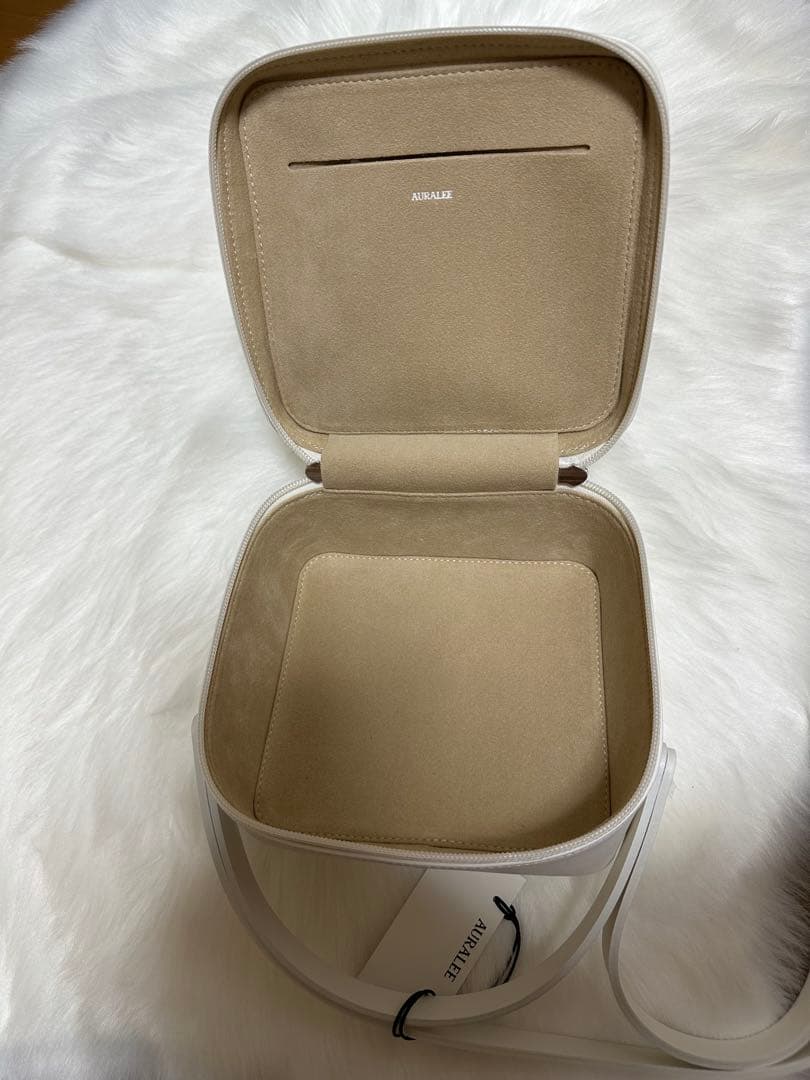AURALEE ホワイト ショルダーバッグ