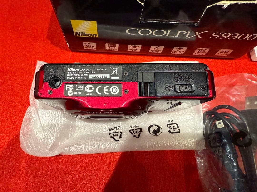 Nikon COOLPIX S9300 レッド