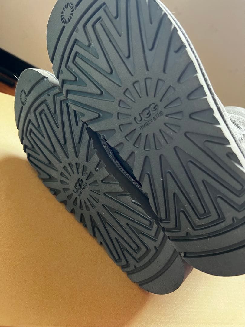 「ほぼ新品」UGG（アグ）ムートンブーツ　グレー　23cm