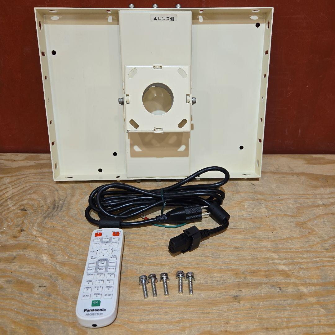 【B】 Panasonic パナソニック PT-EW640J 液晶プロジェクター