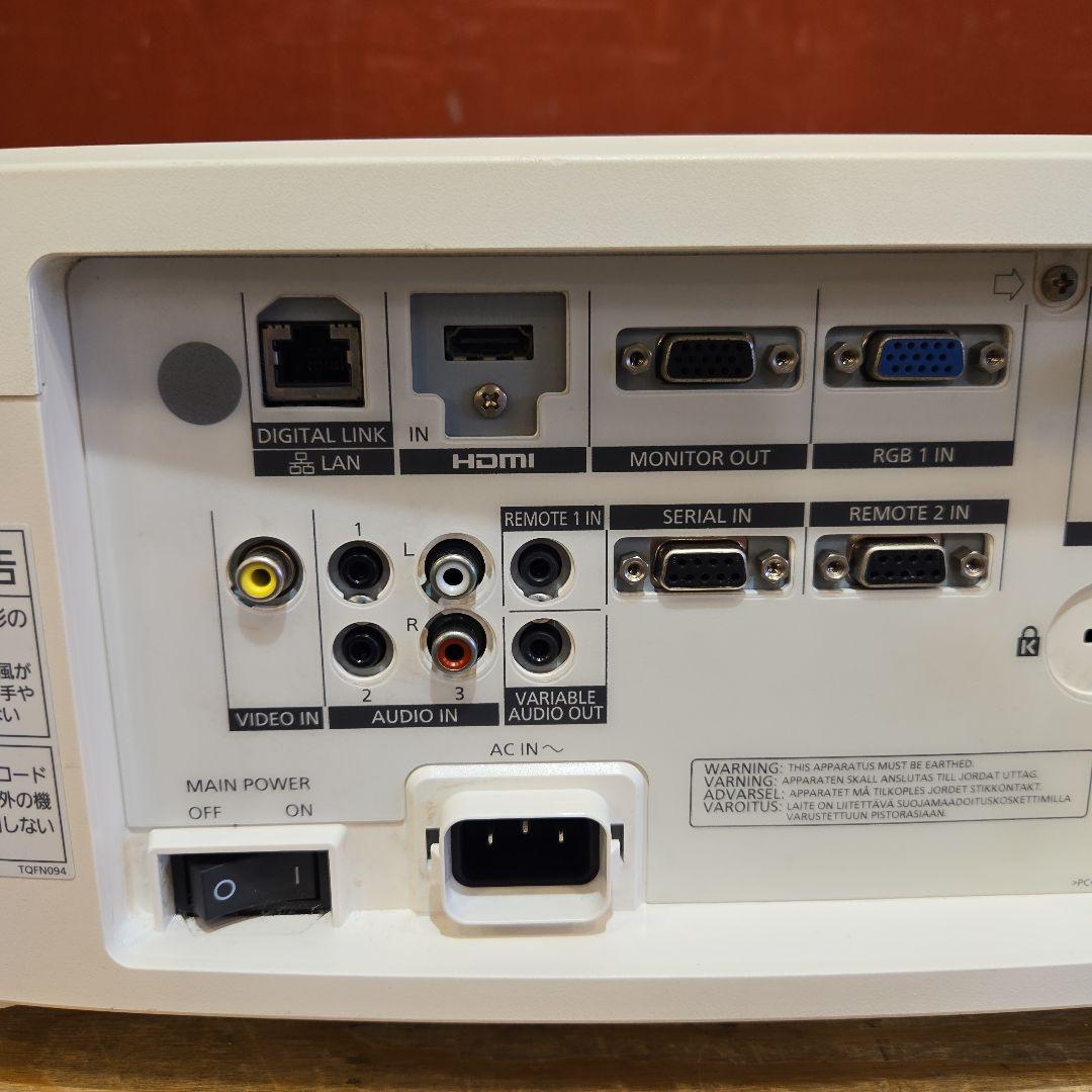 【B】 Panasonic パナソニック PT-EW640J 液晶プロジェクター