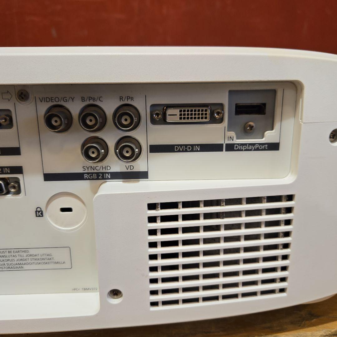 【B】 Panasonic パナソニック PT-EW640J 液晶プロジェクター