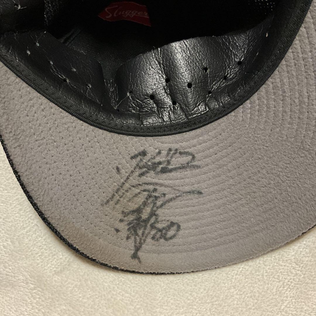 阪神タイガース岡田彰布監督　サイン入り帽子