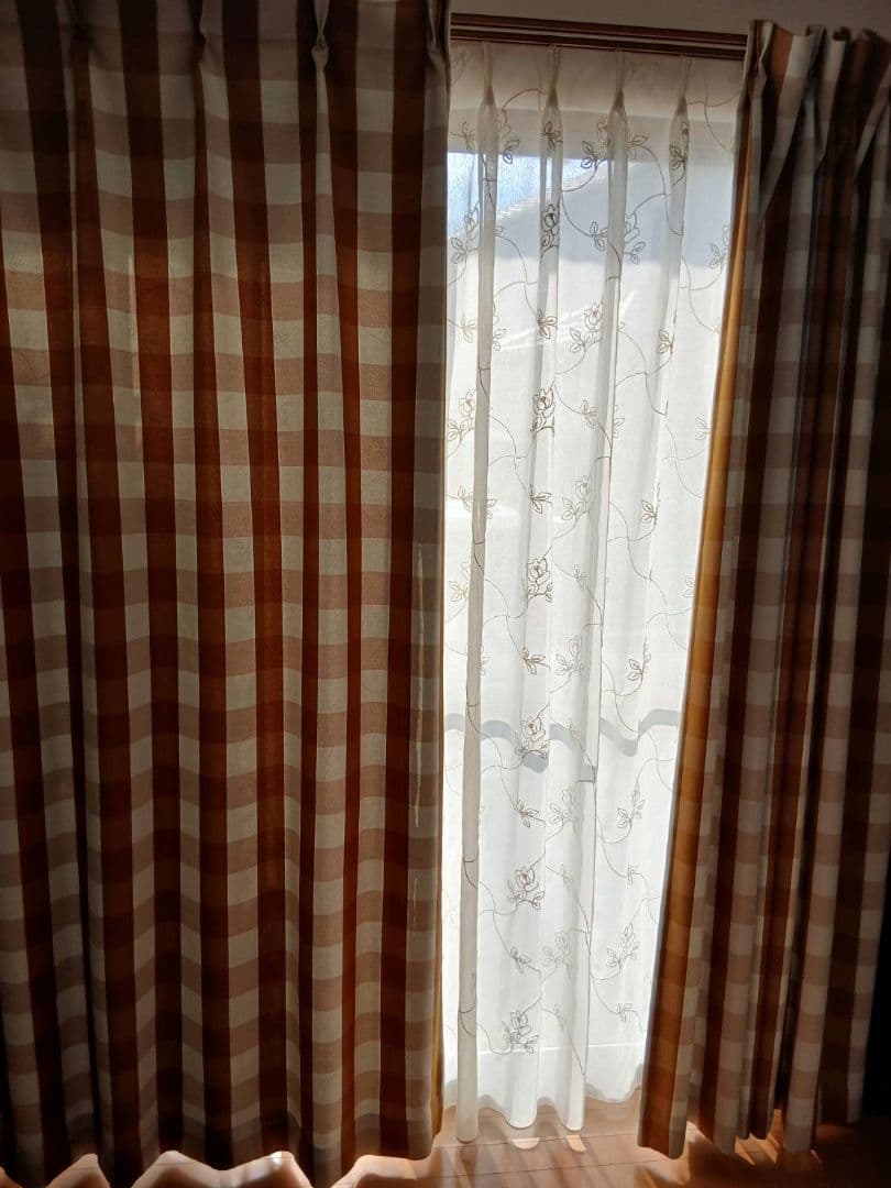茶系オレンジ色と白のギンガムチェックカーテン