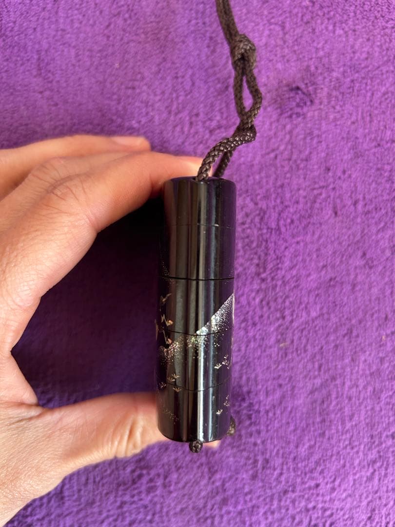 螺鈿 漆塗り 馬の絵柄 来年の干支 根付 印籠