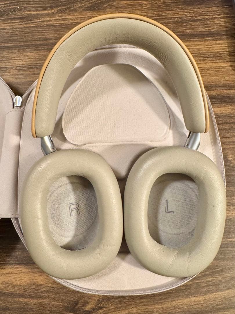 Bowers&Wilkins B&W Px8 タン