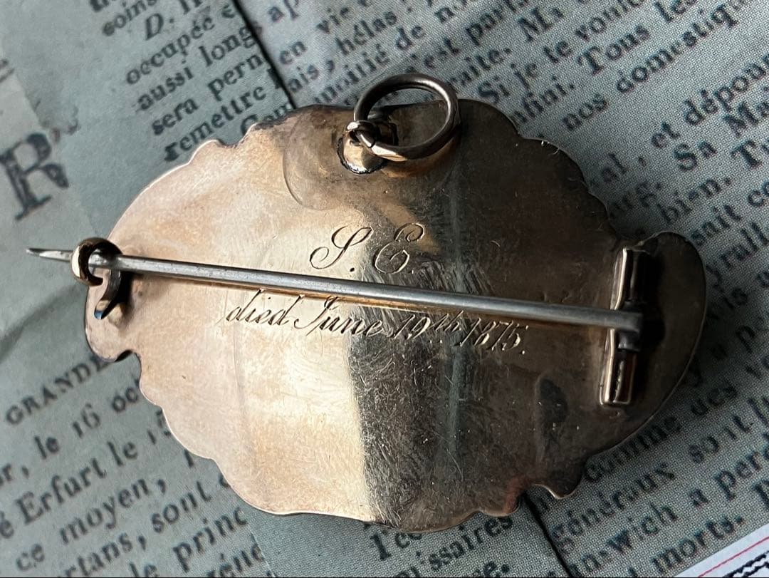 19世紀　9金　アンティーク　モーニングブローチ　13g