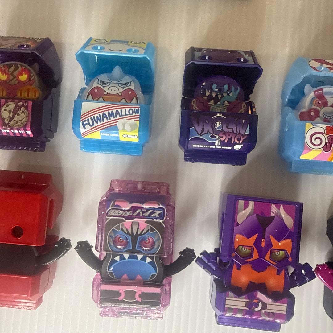 仮面ライダーガヴ　DX変身ベルトガヴ & DX変身銃ベイクマグナム　♫