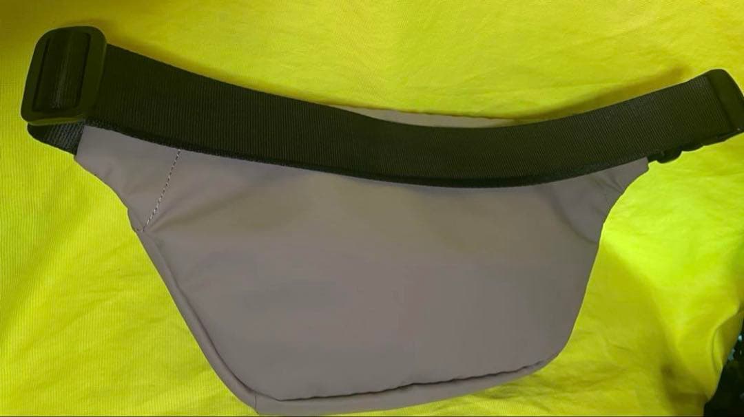 マリークワントボディバッグ ベージュ