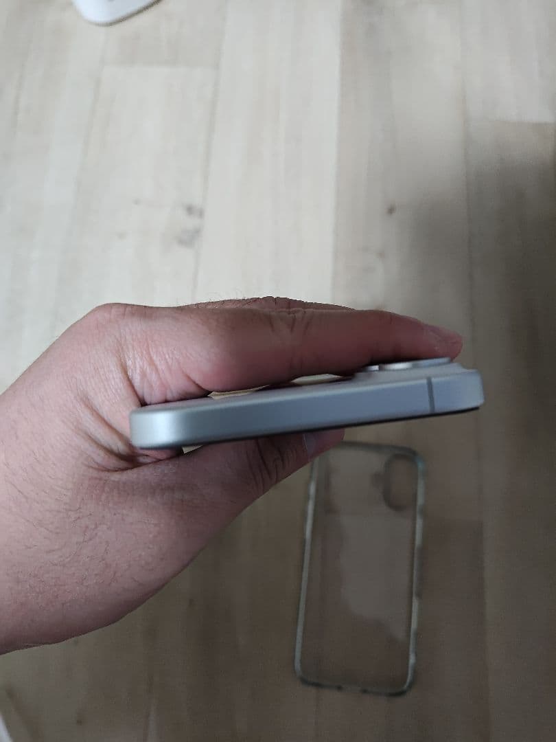 1/5限定価格　中古　iPhone16 256 ホワイト SIMフリー