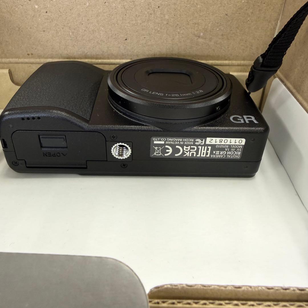 【極美品】RICOH GR IIIx リコー GR3x おまけケース付 デジカメ