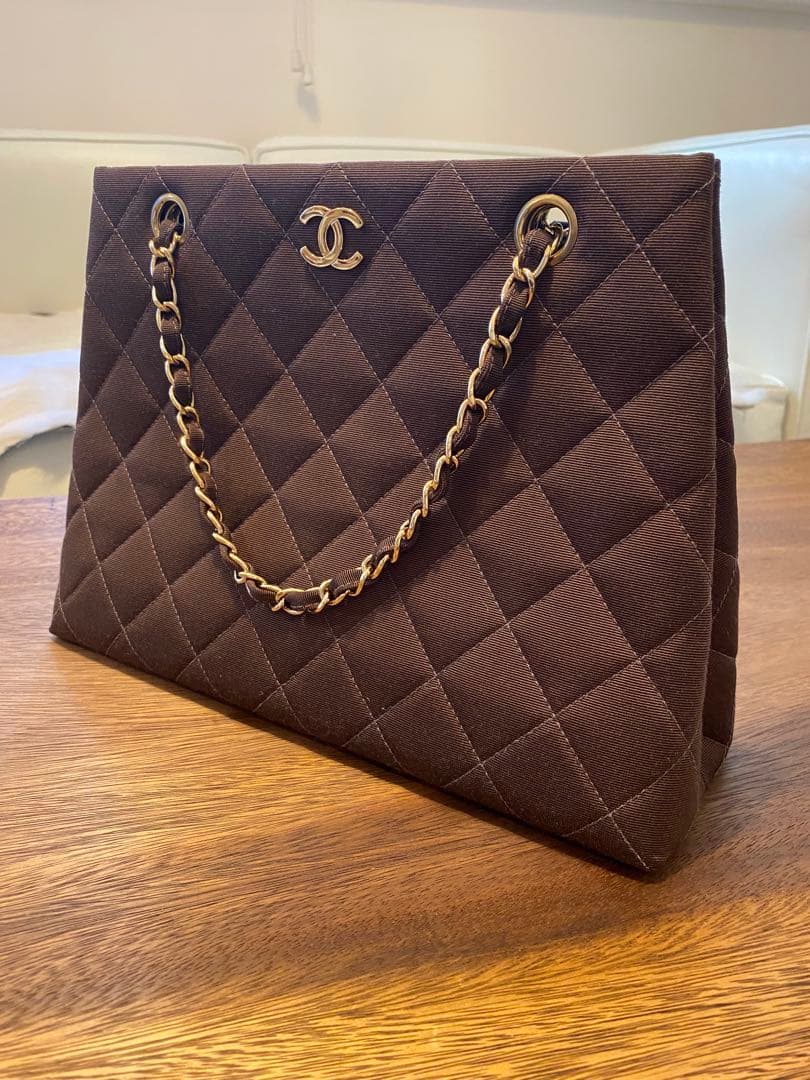 シャネル　キルティングバッグ　こげちゃ色