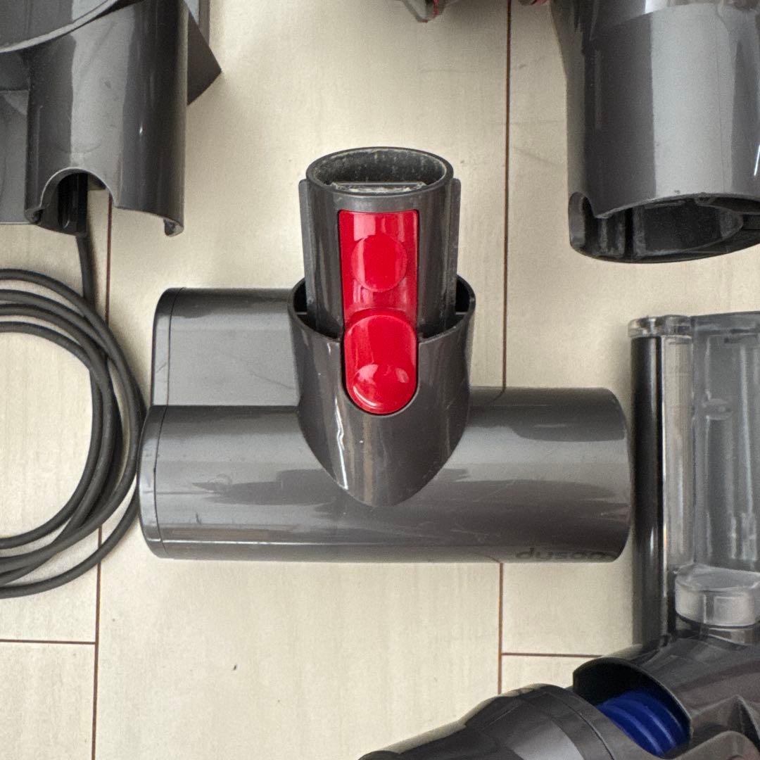 dyson ダイソン sv10 コードレスクリーナー　セット