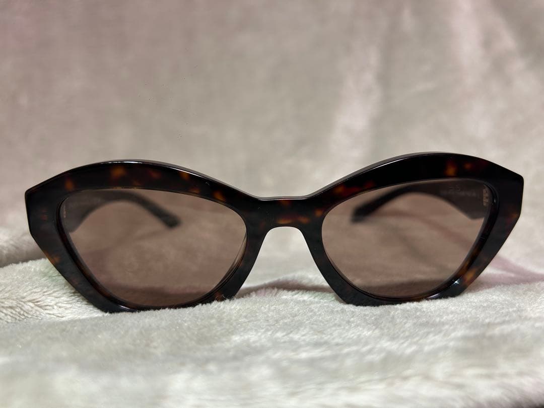 マホガニーブランウンレンズ　PRADA ロゴ入り　サングラス