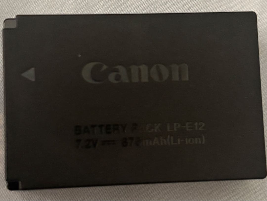 ミラーレス一眼　EOS Kiss M ダブルレンズキット